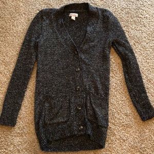 Buttoned cardigan with two pockets